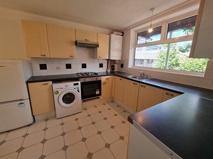 3 Bedroom Duplex To Rent In Gough Walk, London, E14
