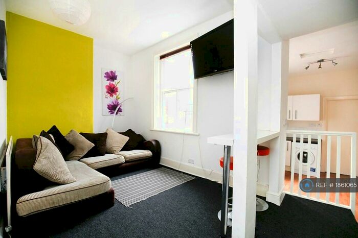 5 Bedroom Maisonette To Rent In Heaton Park Road, Newcastle Upon Tyne, NE6