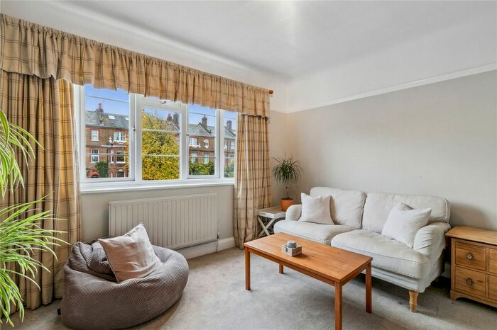 2 Bedroom Flat To Rent In Chesham Court, Trinity Road, SW18