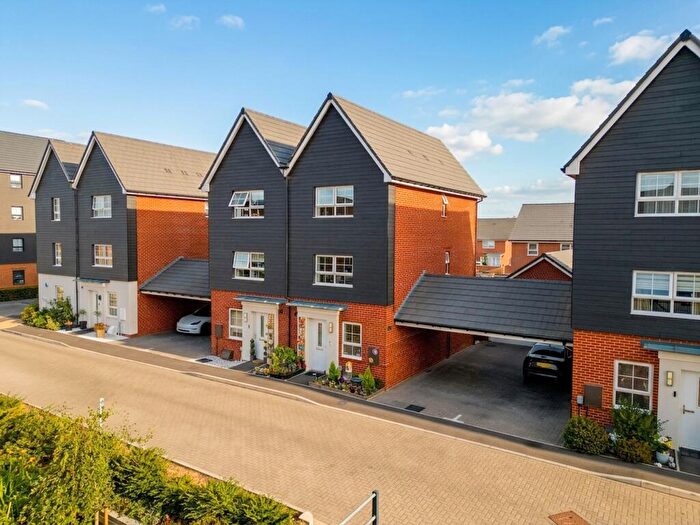 4 Bedroom Semi Detached House For Sale In Grand Junction, Broughton, HP22