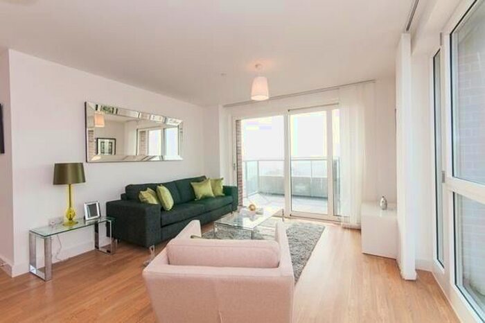 3 Bedroom Flat To Rent In Marner Point, London, #, E3