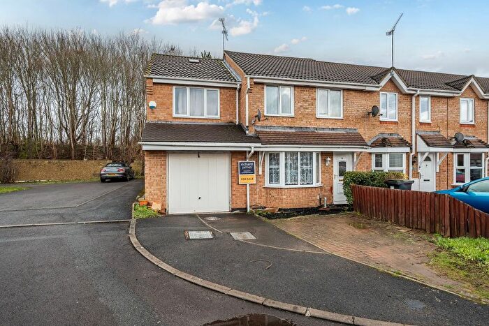 3 Bedroom End Of Terrace House For Sale In Loveridge Close, Upper Stratton, Swindon, SN2