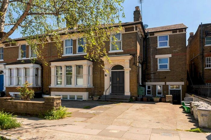 Studio To Rent In Mercers Road, London, N19