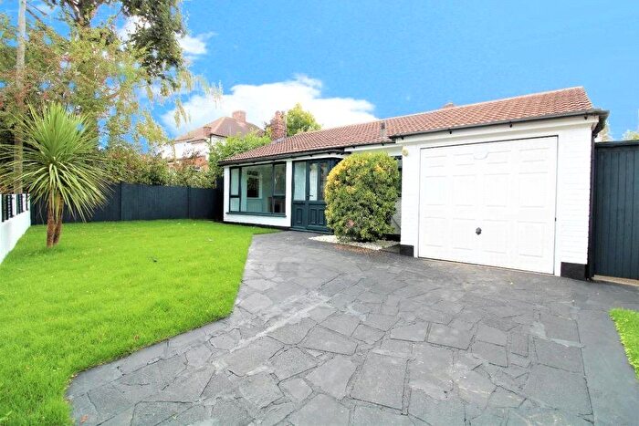 3 Bedroom Bungalow To Rent In Park Crescent Road, Erith, DA8