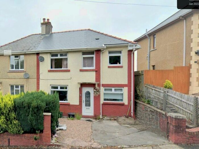 3 Bedroom House To Rent In Ivy Avenue, Neath, SA11