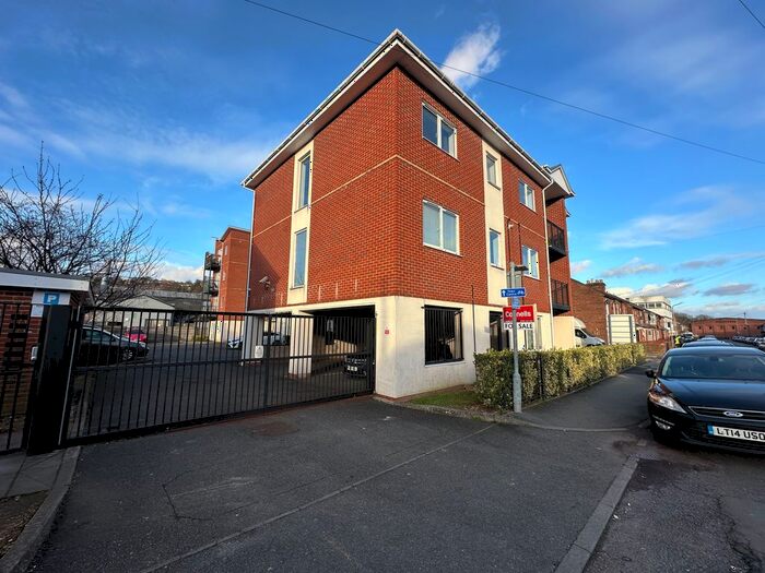 1 Bedroom Flat To Rent In Abercromby Avenue, High Wycombe, HP12