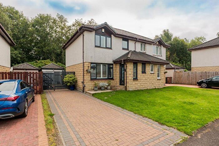 3 Bedroom Semi-Detached House For Sale In Glenfield Grove, Paisley, PA2
