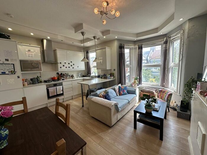 2 Bedroom Flat To Rent In Huddlestone, Willesden Green, NW2