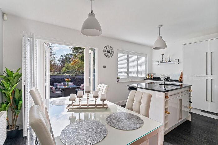 3 Bedroom Detached House For Sale In Bramwell Close, Sunbury-On-Thames, TW16