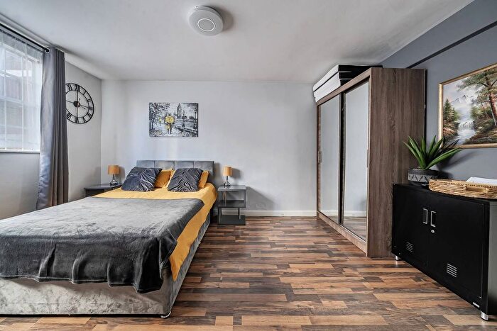 Studio For Sale In Shepherds Bush Green, Shepherd's Bush, London, W12