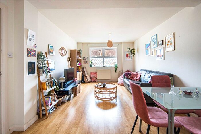 1 Bedroom Flat To Rent In Somerford Grove, London, N16