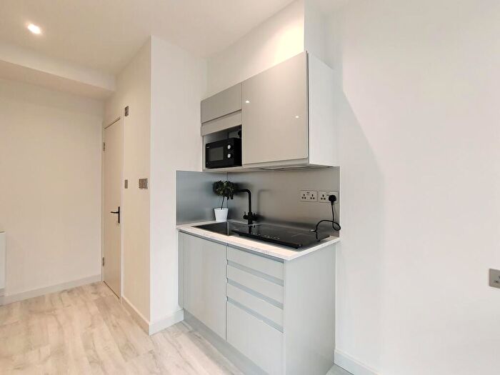 1 Bedroom Flat To Rent In Villiers Road, KT1