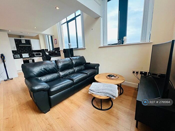 2 Bedroom Flat To Rent In Richardshaw Lane, Pudsey, LS28