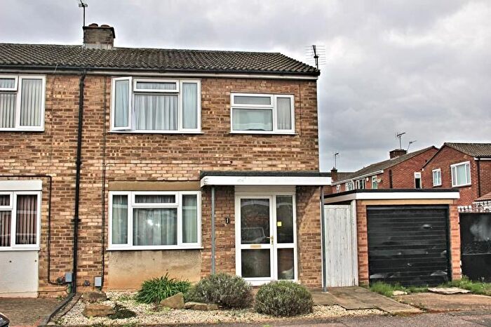 3 Bedroom Semi-Detached House To Rent In The Briars, Kempston, MK42