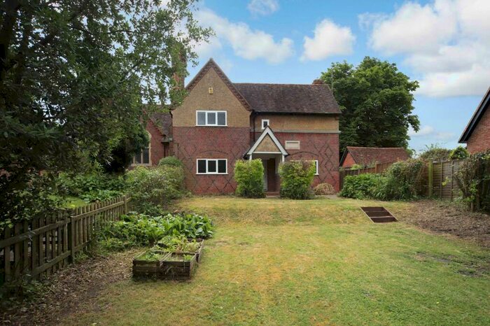 3 Bedroom House To Rent In Buckland, Buckinghamshire, HP22