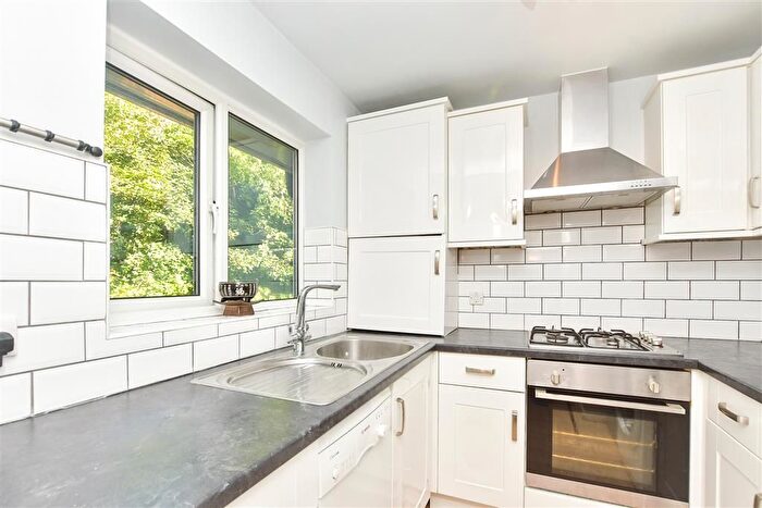 2 Bedroom Flat For Sale In Court Bushes Road, Whyteleafe, Surrey, CR3