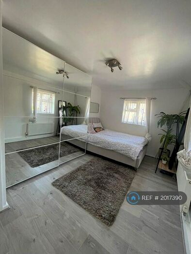 1 Bedroom Flat To Rent In Bastable Avenue, Barking, IG11