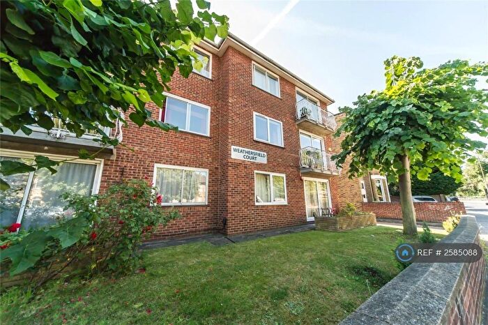 2 Bedroom Flat To Rent In Weathersfield Court, London, SE9