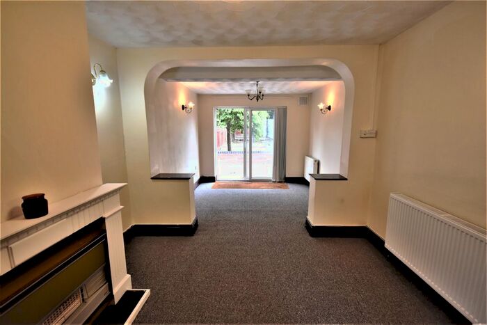 3 Bedroom Semi-Detached House To Rent In Siddeley Avenue, Stoke Aldermoor, Coventry, CV3