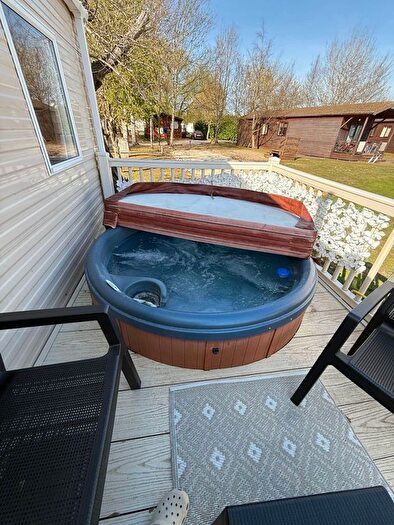 3 Bedroom Park Home For Sale In Sleaford Road, Tattershall, Lincoln, LN4