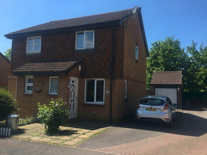 2 Bedroom Semi-Detached House To Rent In Abbey Close, Hayes, UB3