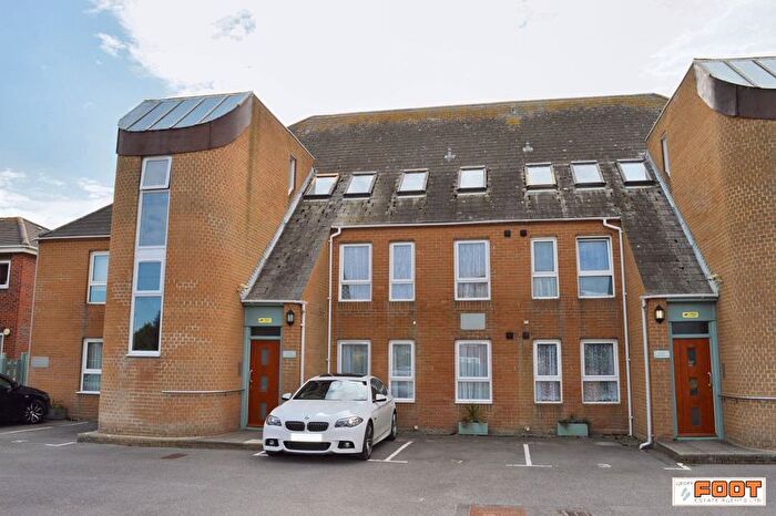 2 Bedroom Flat To Rent In Mariners Court, Hayling Island., PO11