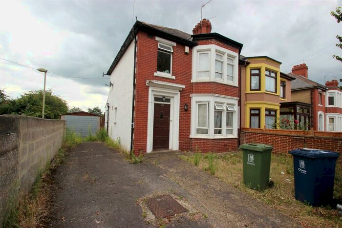 3 Bedroom House To Rent In Cowley Road, OX4