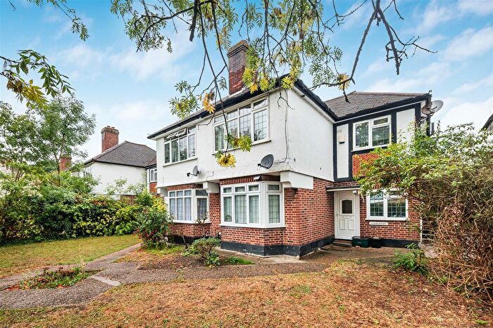 2 Bedroom Maisonette For Sale In London Road, Cheam, Sutton, SM3