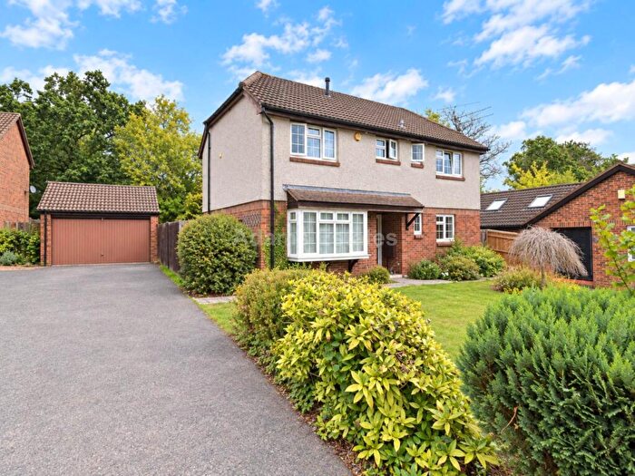 4 Bedroom Detached House For Sale In Simons Close, Tilehurst, RG31