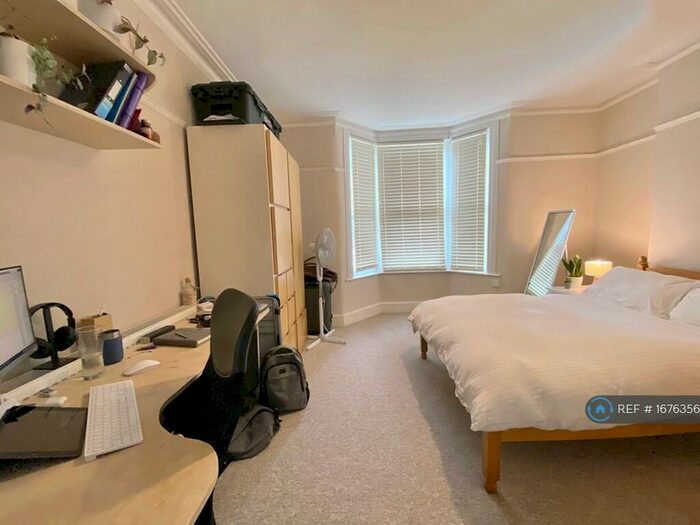 4 Bedroom End Of Terrace House To Rent In Student House - Springfield Avenue, Bristol, BS7