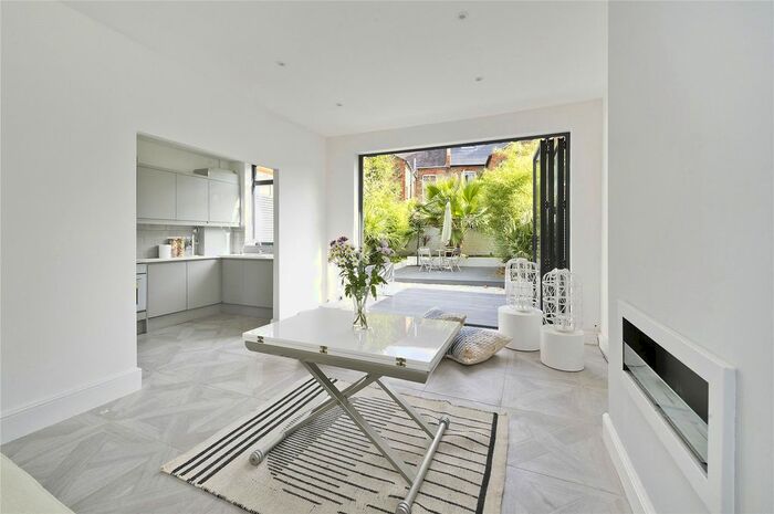 4 Bedroom Terraced House To Rent In Kings Avenue, London, SW4