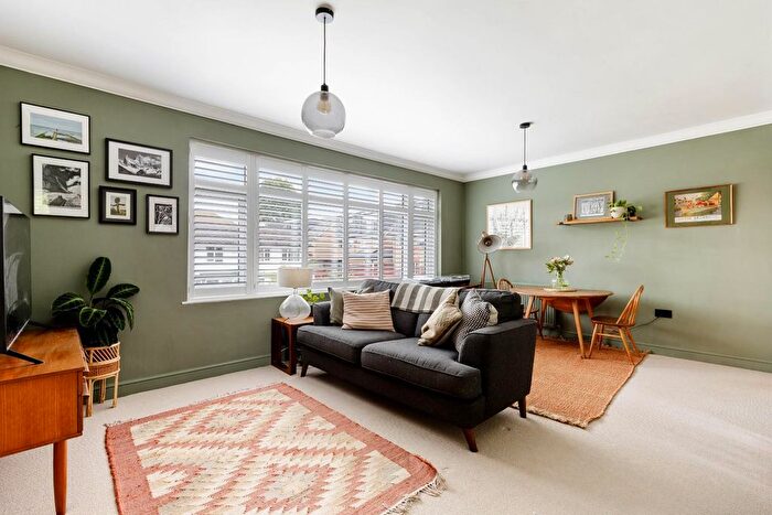 2 Bedroom Flat For Sale In Chelsfield Gardens, Sydenham, SE26