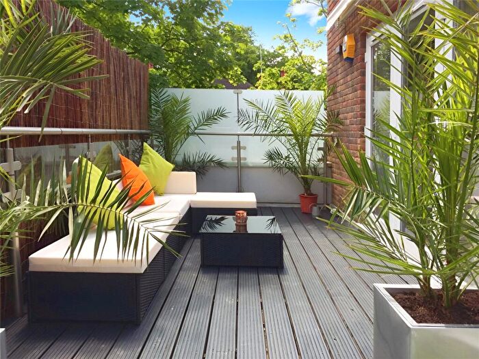 1 Bedroom Apartment To Rent In Gallery Court, Arcadia Avenue, Finchley, London, N3