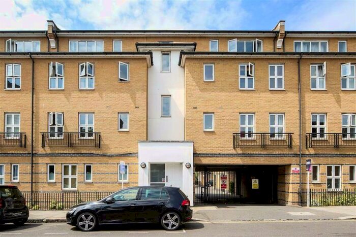 2 Bedroom Flat To Rent In Buckfast Street, Shoreditch, E2