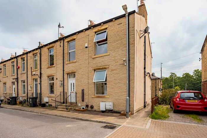 3 Bedroom End Of Terrace House To Rent In West Street, Bailiff Bridge, HD6