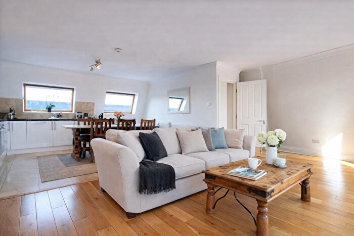 3 Bedroom Flat To Rent In England`s Lane, , Belsize Park, NW3