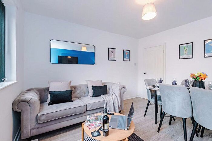 3 Bedroom Flat To Rent In Fairfield, L7