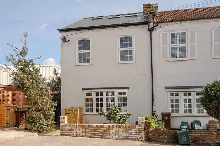 2 Bedroom Flat For Sale In Caroline Road, Wimbledon, London, SW19