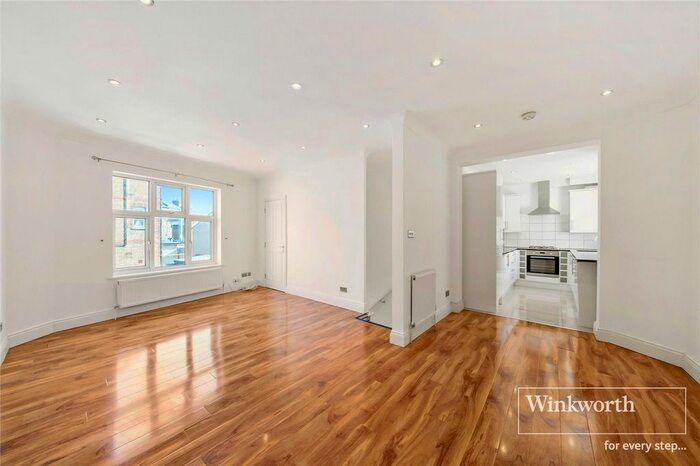 2 Bedroom Flat To Rent In Faversham Road, Beckenham, BR3