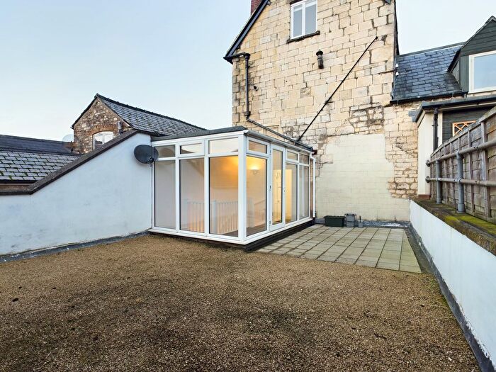 3 Bedroom Flat To Rent In High Street, Stroud, Gloucestershire, GL5
