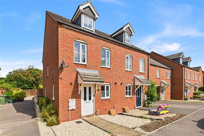 3 Bedroom End Of Terrace House For Sale In Kirby Drive, Bramley, Tadley, Hampshire, RG26