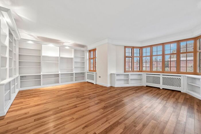 4 Bedroom Flat To Rent In Manor Fields, London, SW15