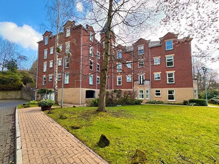 2 Bedroom Flat For Sale In Cardigan Road, Leeds, LS6