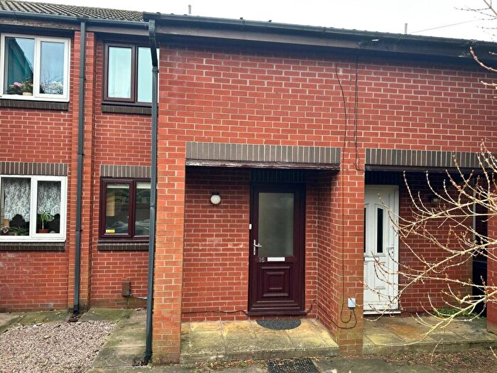 2 Bedroom Mews To Rent In St Edward's Close, Macclesfield, SK11