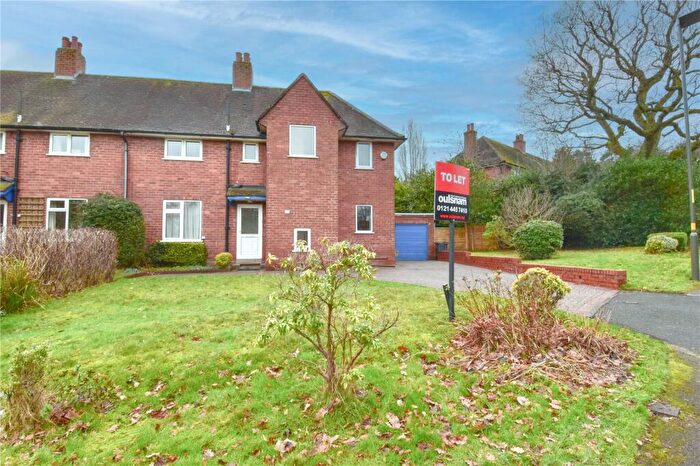 3 Bedroom Garage / Parking To Rent In Middle Park Close, Selly Oak, Birmingham, B29