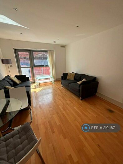2 Bedroom Flat To Rent In The Lock Building, Manchester, M1