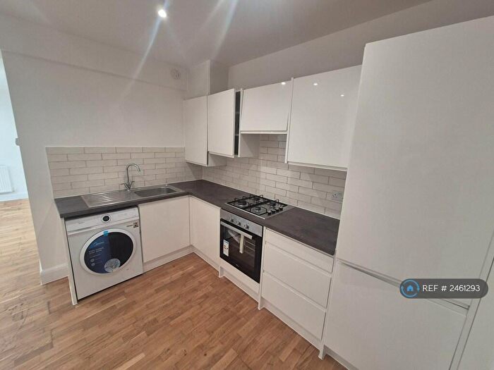 2 Bedroom Flat To Rent In Vicarage Road, London, E10