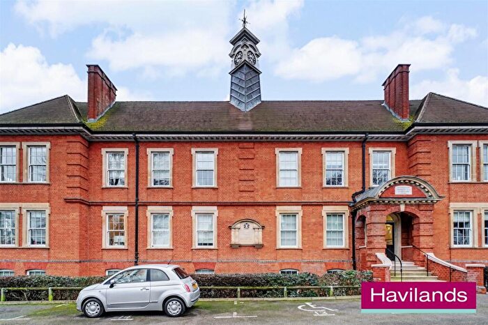 2 Bedroom Flat For Sale In Prytaneum Court, Palmers Green, London, N13