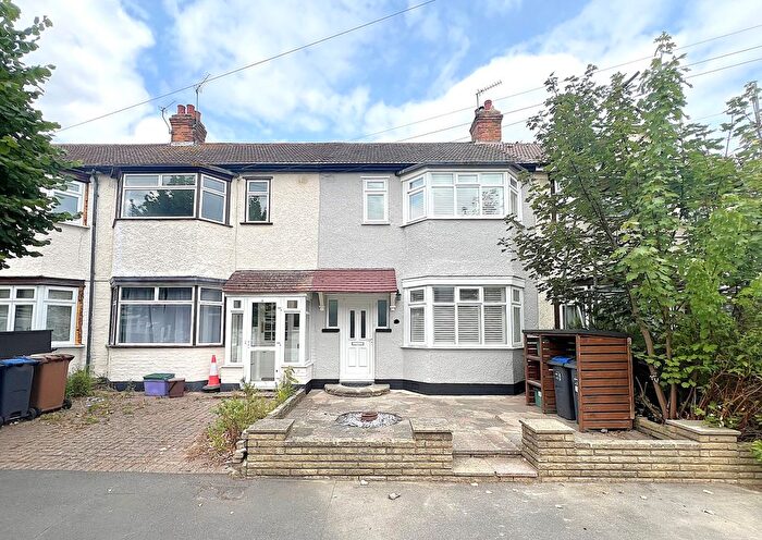 3 Bedroom Terraced House To Rent In Tennyson Avenue, KT3