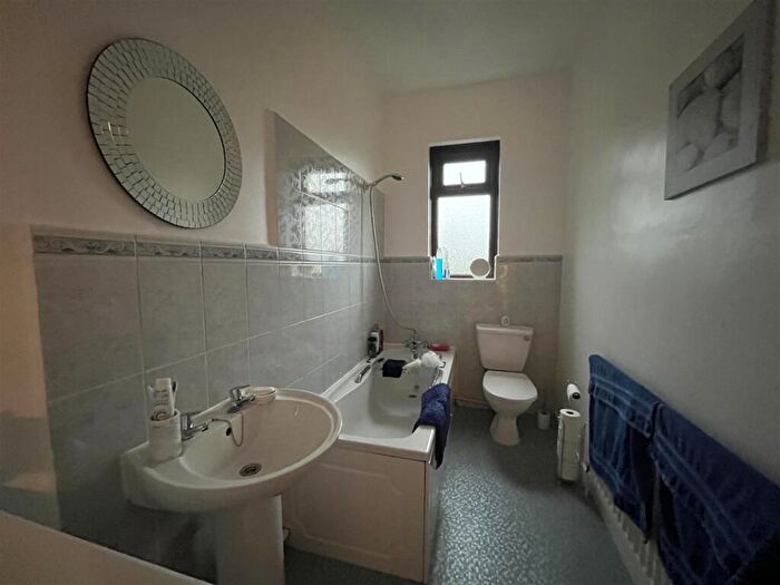 2 Bedroom Terraced House For Sale In Balme Lane, Bradford, BD12